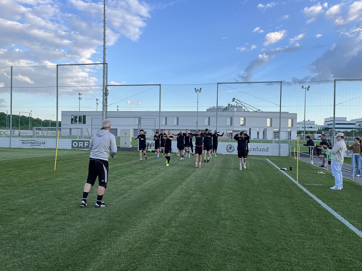 Der FC Winden am See beim Training mit Markus Schopp am ÖFB-Campus