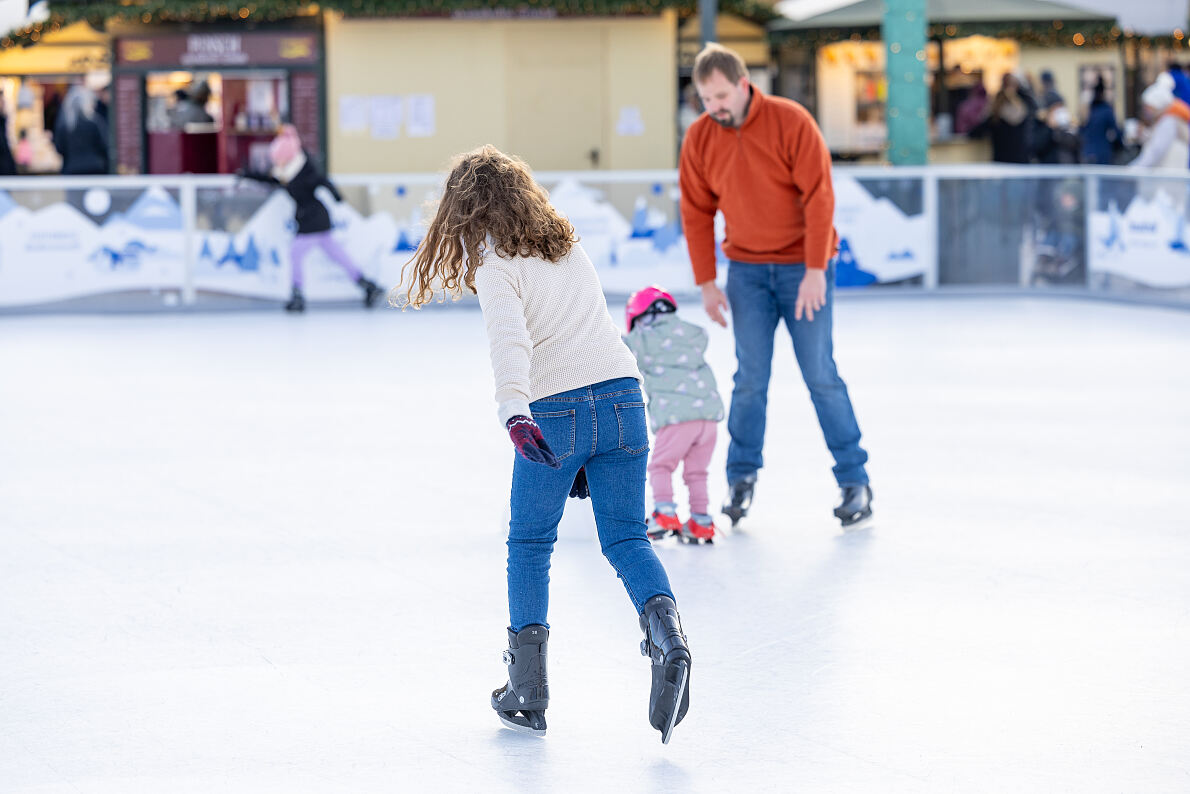 Eislaufplatz am Weihnachtsmarkt Schloss Schönbrunn