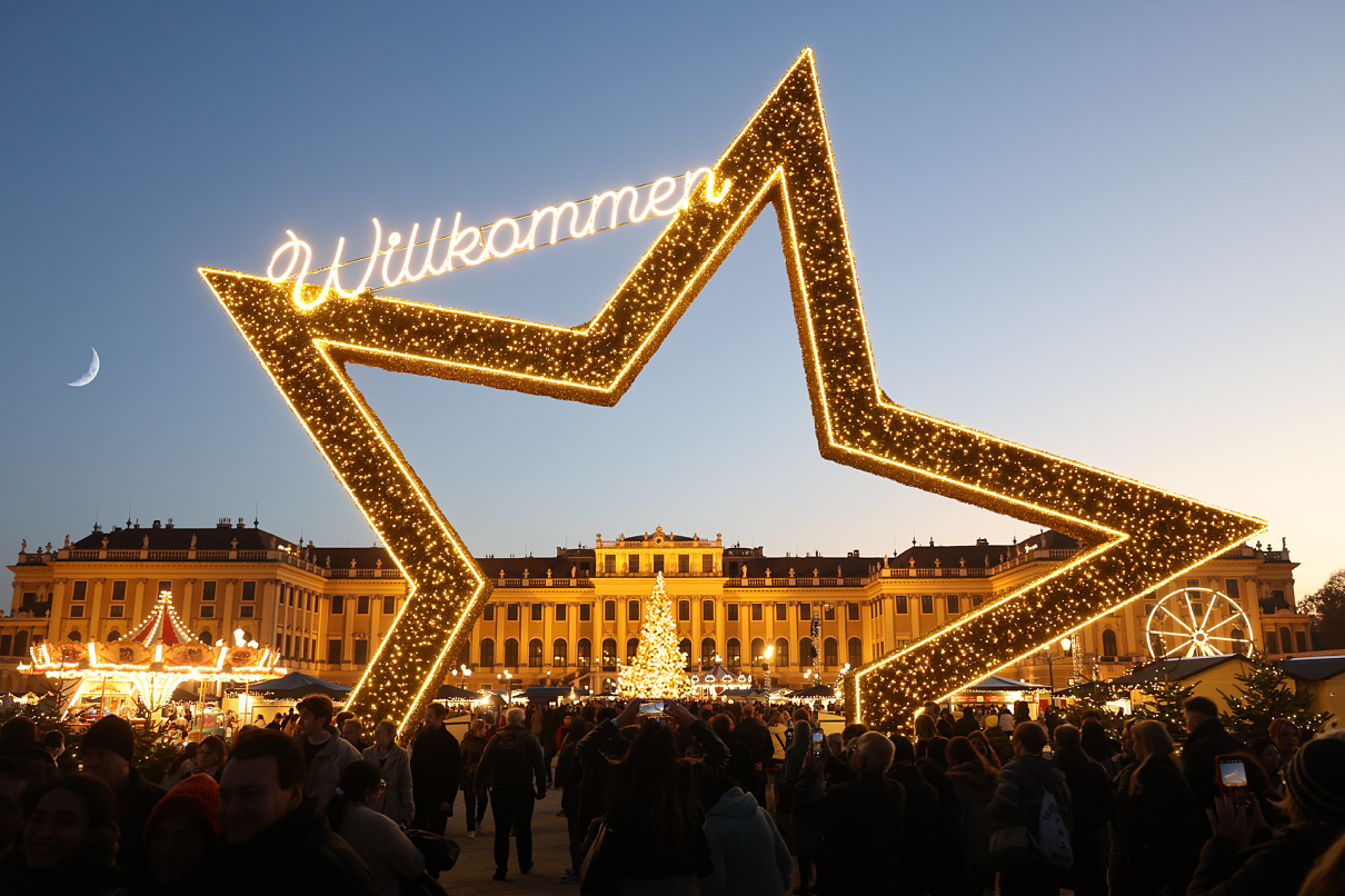 Sternenportal am Weihnachtsmarkt Schloss Schönbrunn