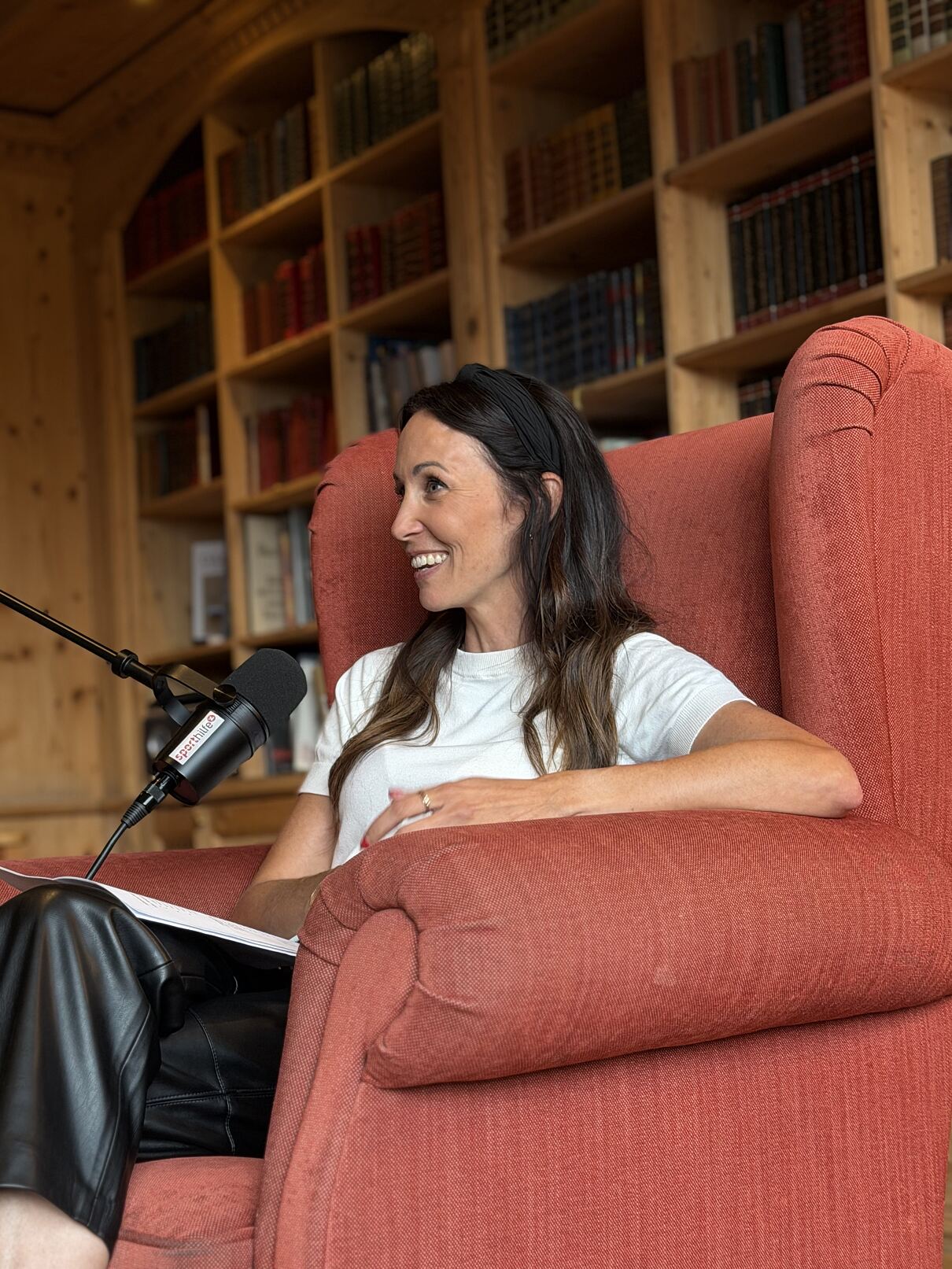 RAW-Host Karina Toth