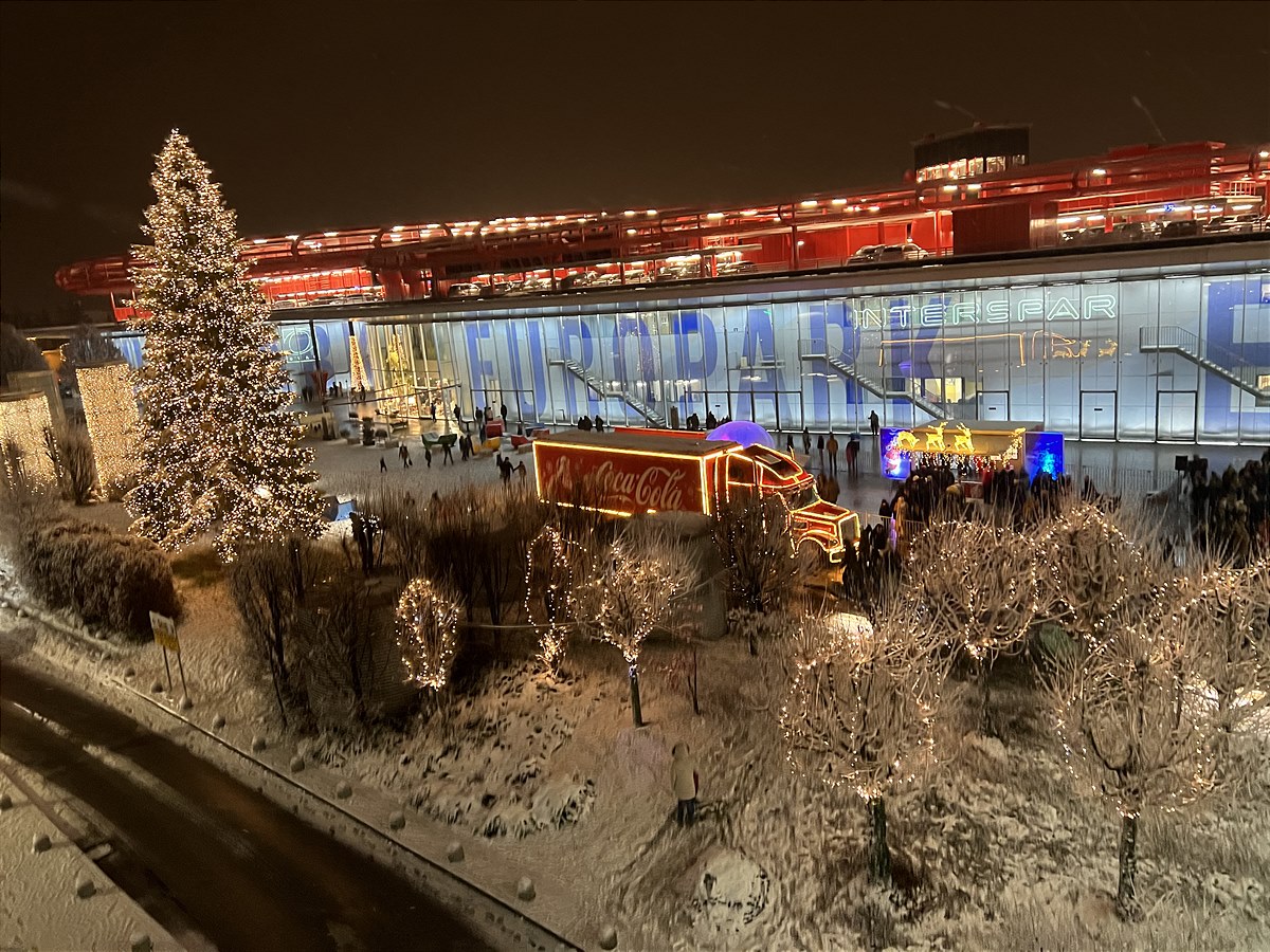 Der Coca-Cola Weihnachtstruck war im Europark Salzburg